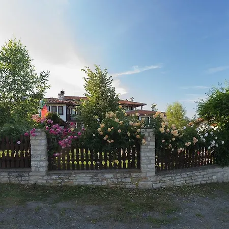Ethnographic Chiflika Hotel Wesselije