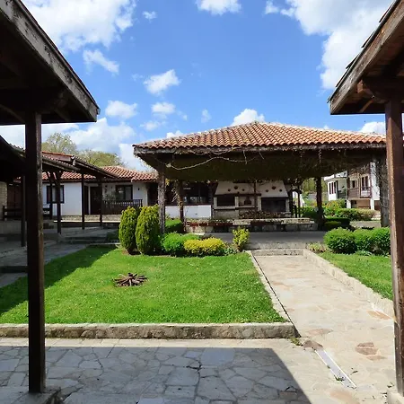 Ethnographic Chiflika فندق Wesselije